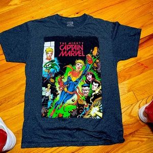 Men’s Captain Marvel Graphic T-Shirt, Size M Grey